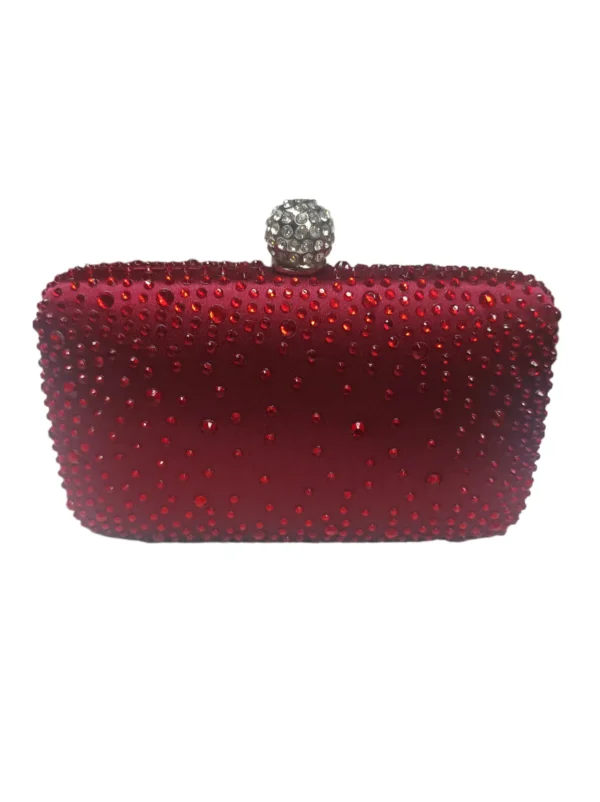 Clutch rojo con pedreria brillante