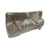 Clutch satinado con lazo color champagne lateral