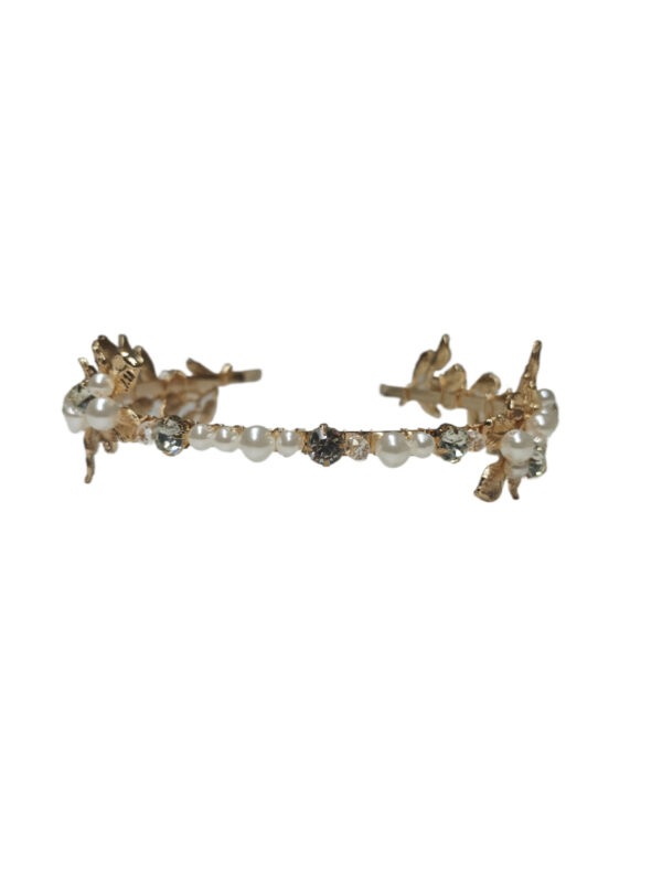 Diadema dorada floral con perlas para boda